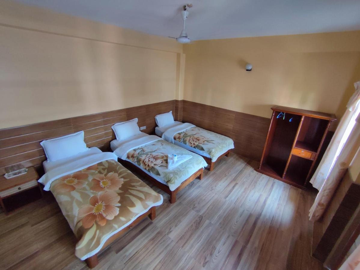 The Mountain House Hotel Pokhara Szoba fotó