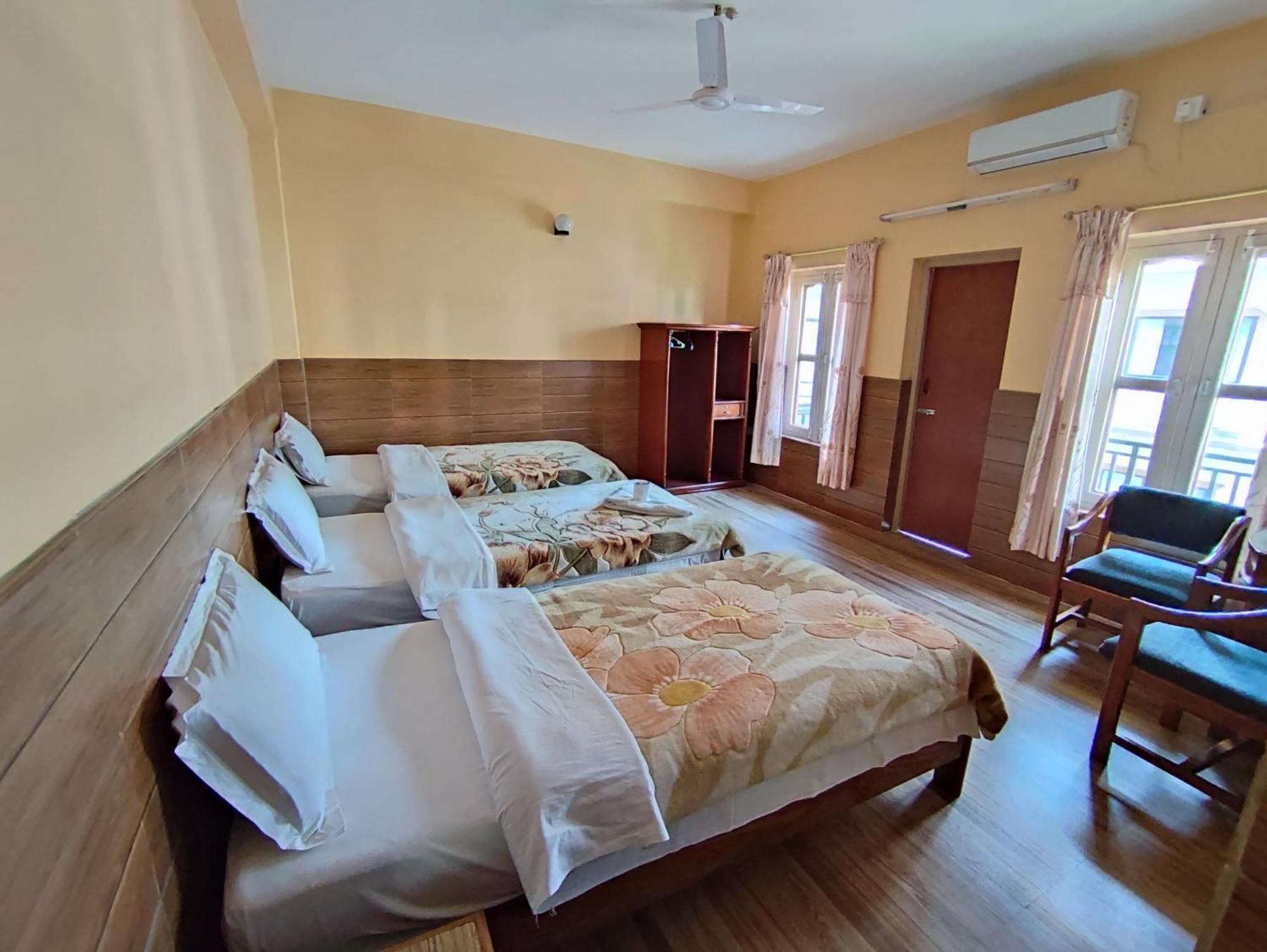 The Mountain House Hotel Pokhara Szoba fotó