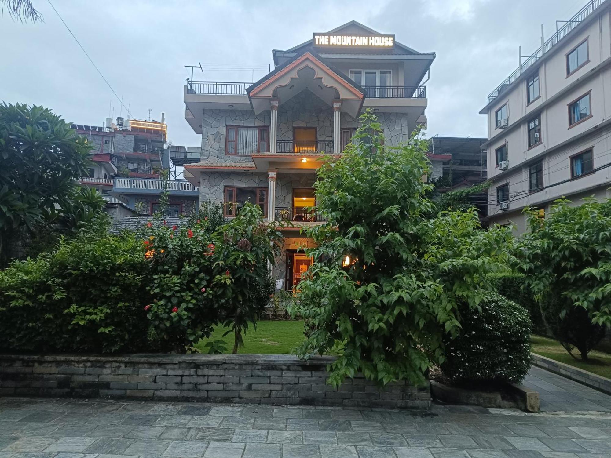 The Mountain House Hotel Pokhara Kültér fotó